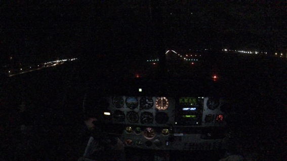 Atterrissage de nuit au Mans LFRM
